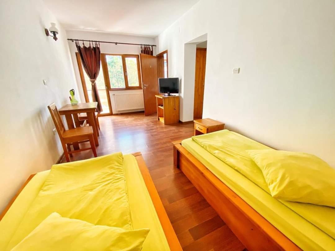 Hanu Fain Hotel Resita Ngoại thất bức ảnh